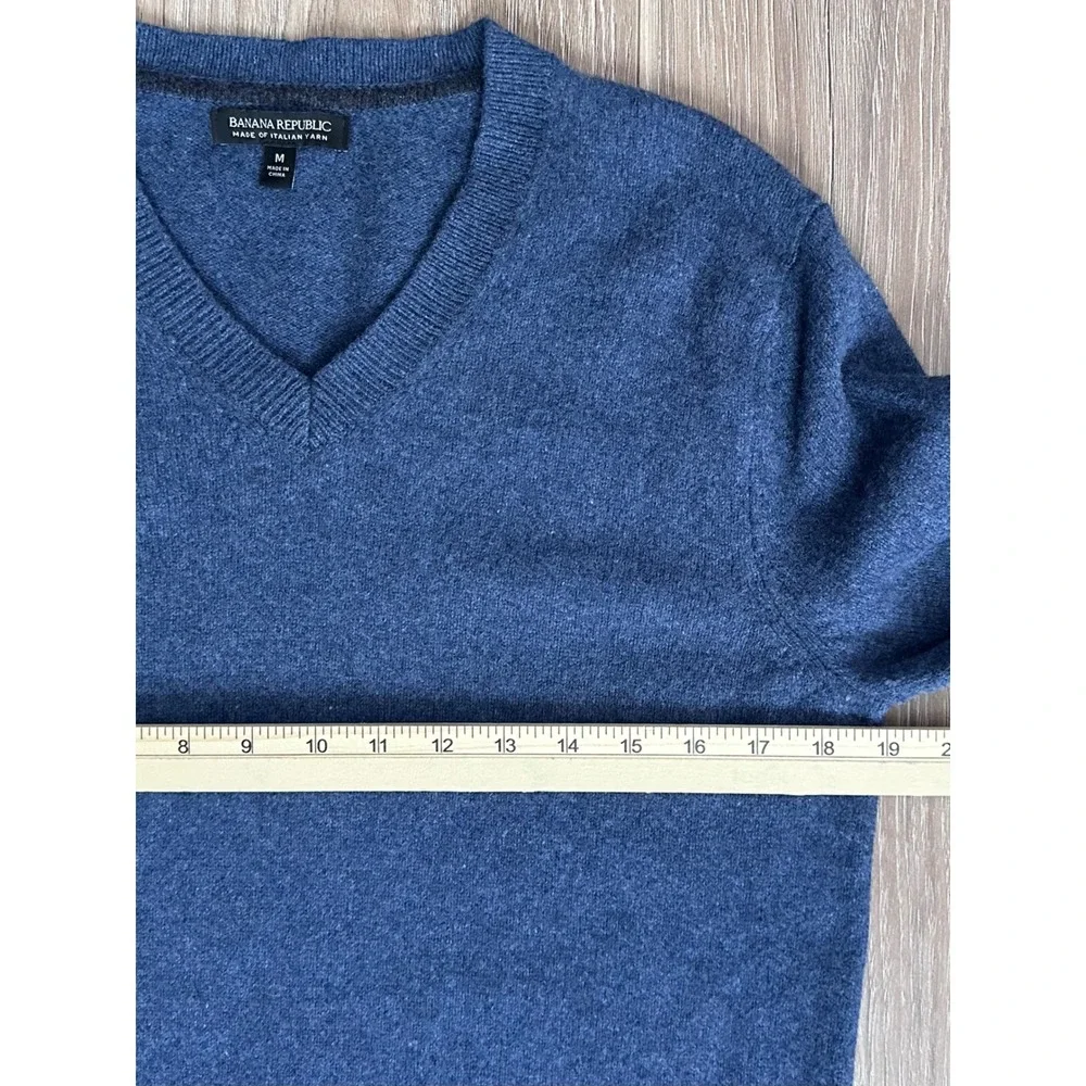 Banana Republic Mens V-Neck Sweater Blue 100% Extra Fine Merino Wool Size M